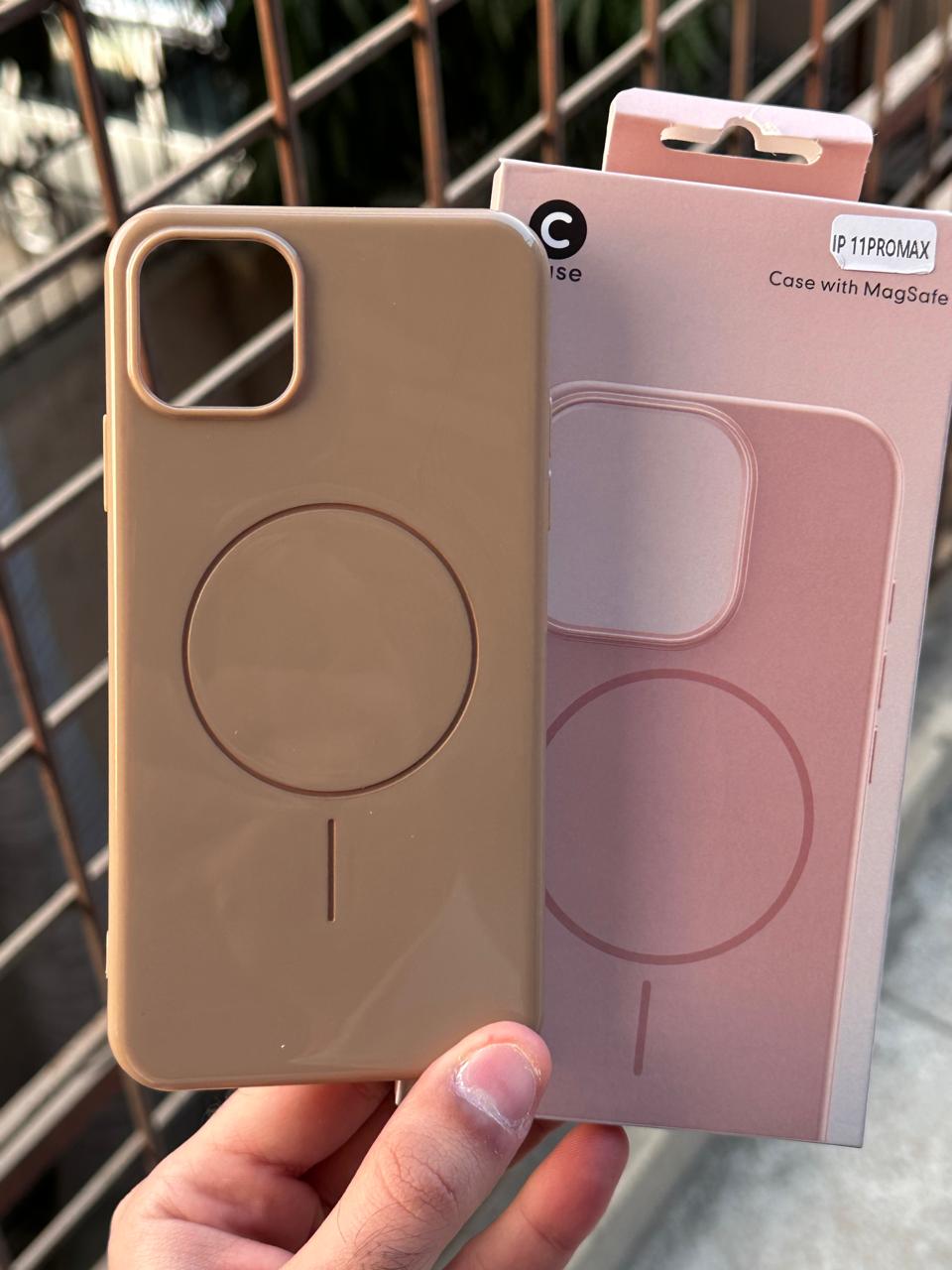 iPhone "11 Pro Max" Beats Premium MagSafe Case - Gold