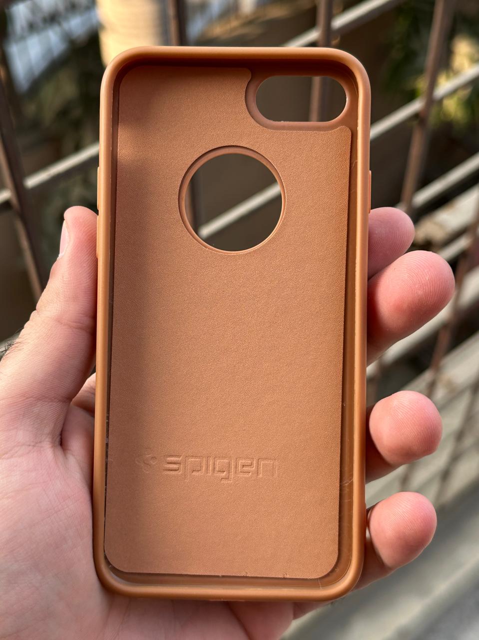 iPhone "SE 2020" Spigen Premium Lining Stitched Case - Brown