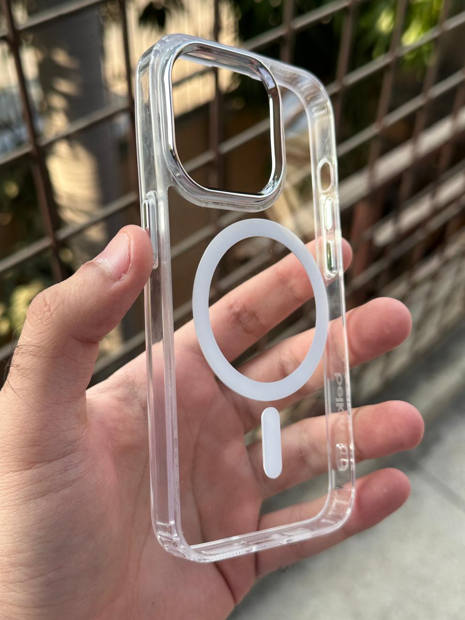 iPhone "15 Pro" BELKIN Magnetic Treated Protective Clear Case