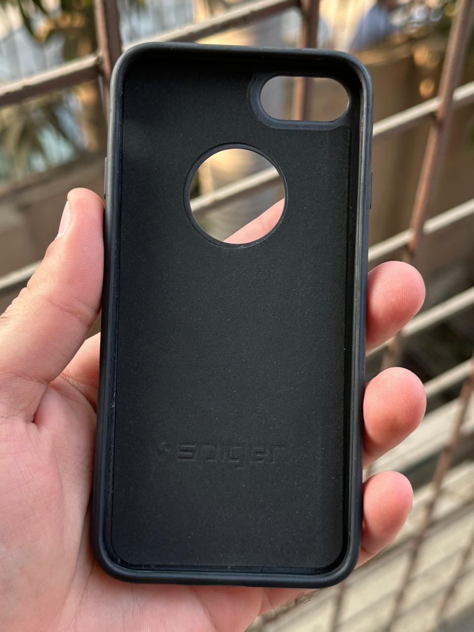 iPhone "SE 2020" Spigen Premium Lining Stitched Case - Black