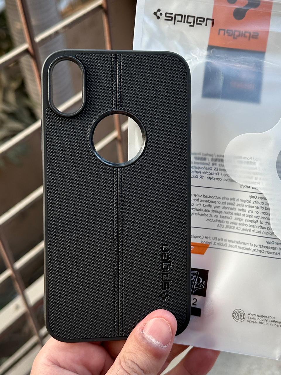 iPhone "XS Max" Spigen Premium Lining Stitched Case - Black