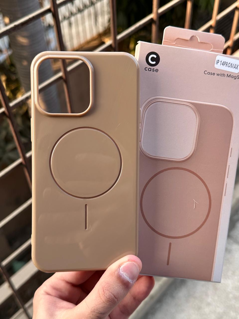 iPhone "14 Pro Max" Beats Premium MagSafe Case - Gold