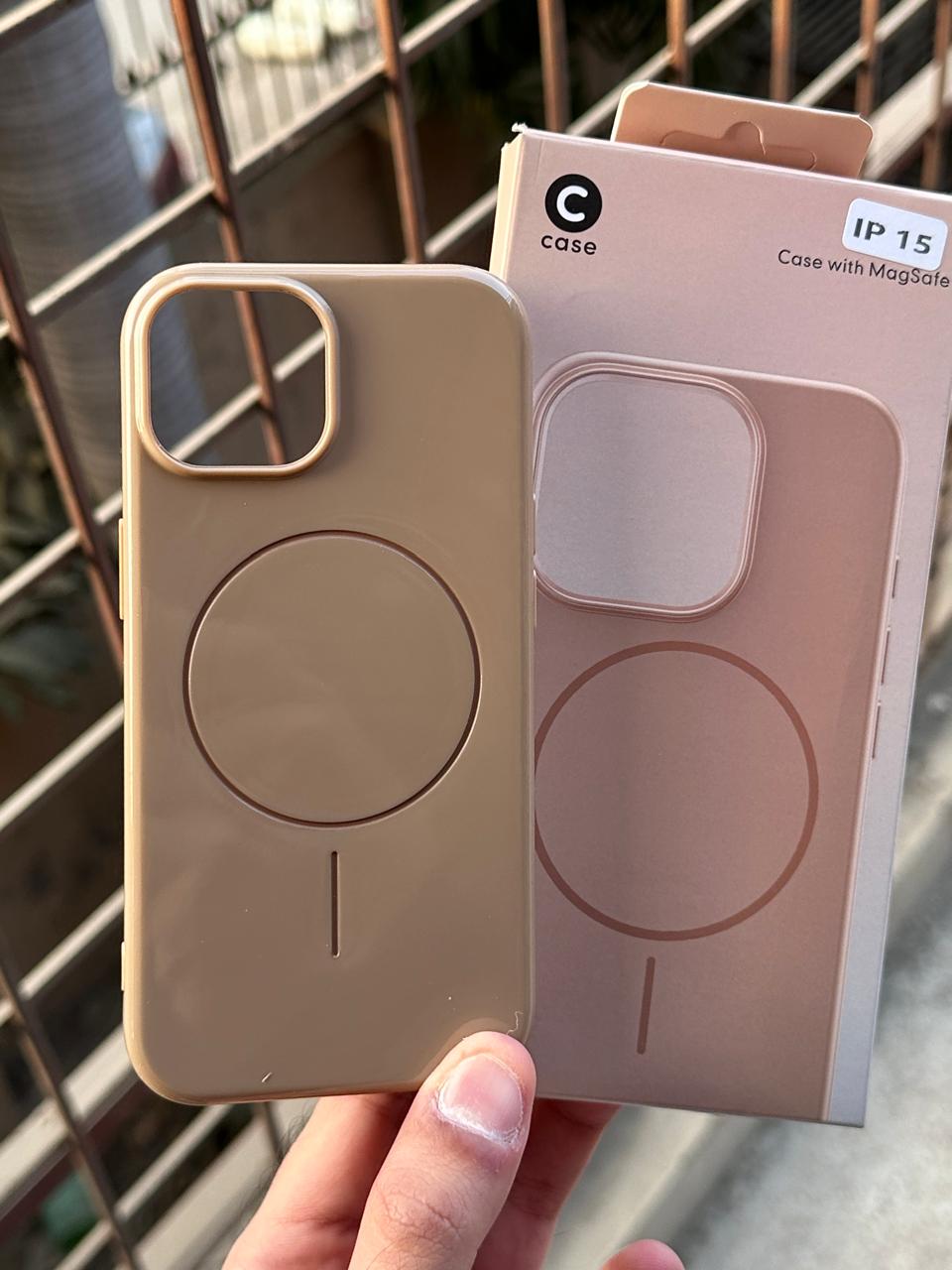 iPhone "15" Beats Premium MagSafe Case - Gold