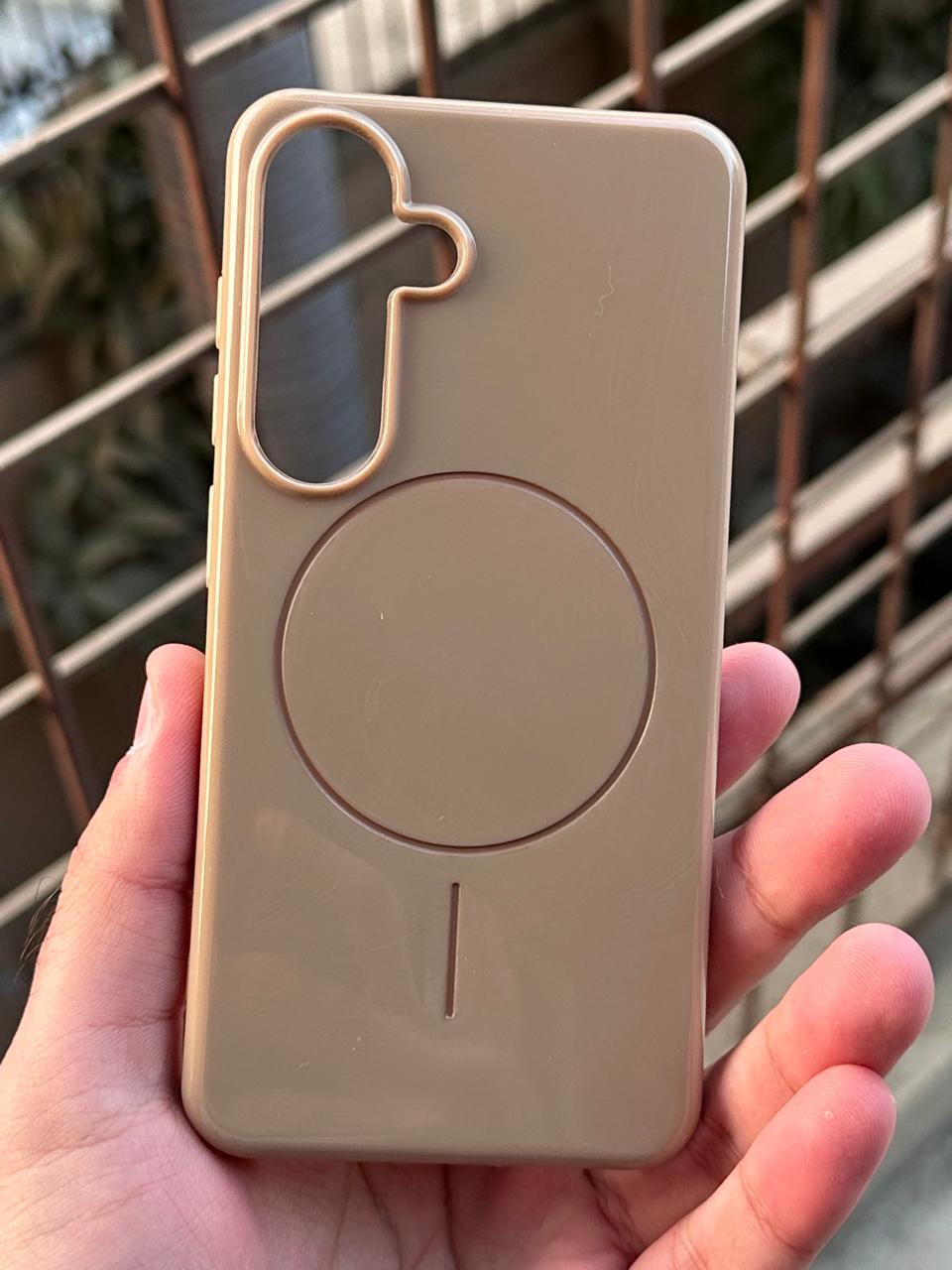 Samsung Galaxy "S24" Beats Premium MagSafe Case - Gold Secondary image