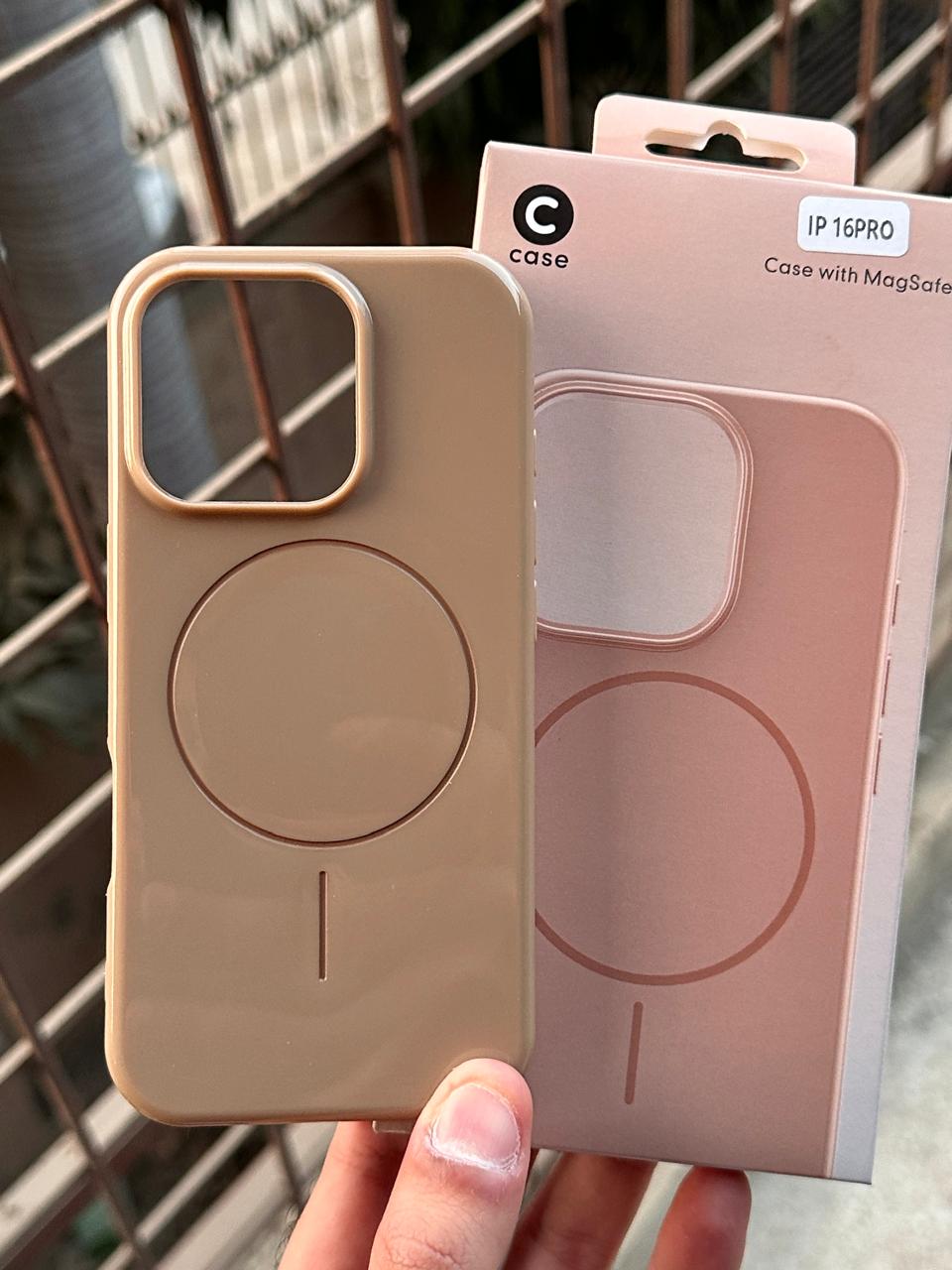 iPhone "16 Pro" Beats Premium MagSafe Case - Gold Main image