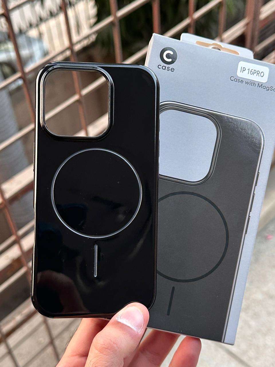 iPhone "16 Pro" Beats Premium MagSafe Case - Black Main image