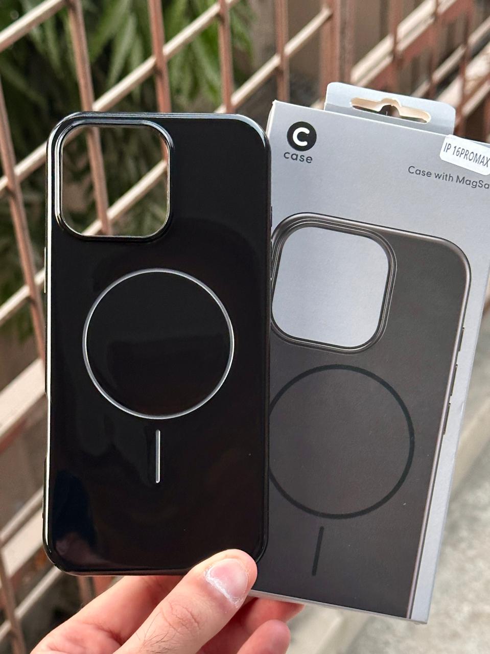 iPhone "16 Pro Max" Beats Premium MagSafe Case - Black Main image