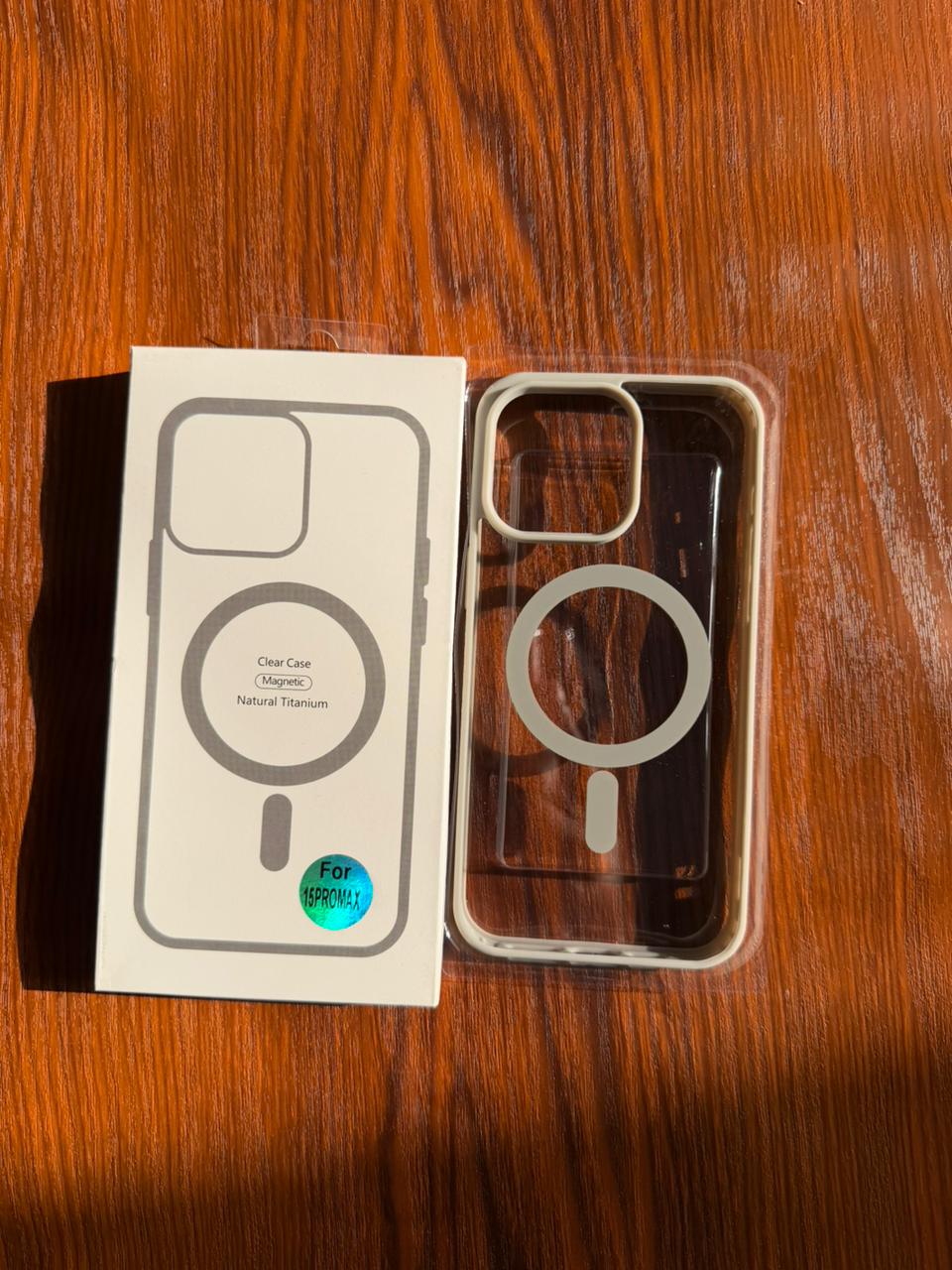 iPhone "15 Pro Max" Premium Clear MagSafe Case White