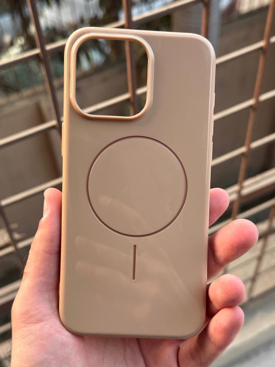 iPhone "15 Pro Max" Beats Premium MagSafe Case - Gold