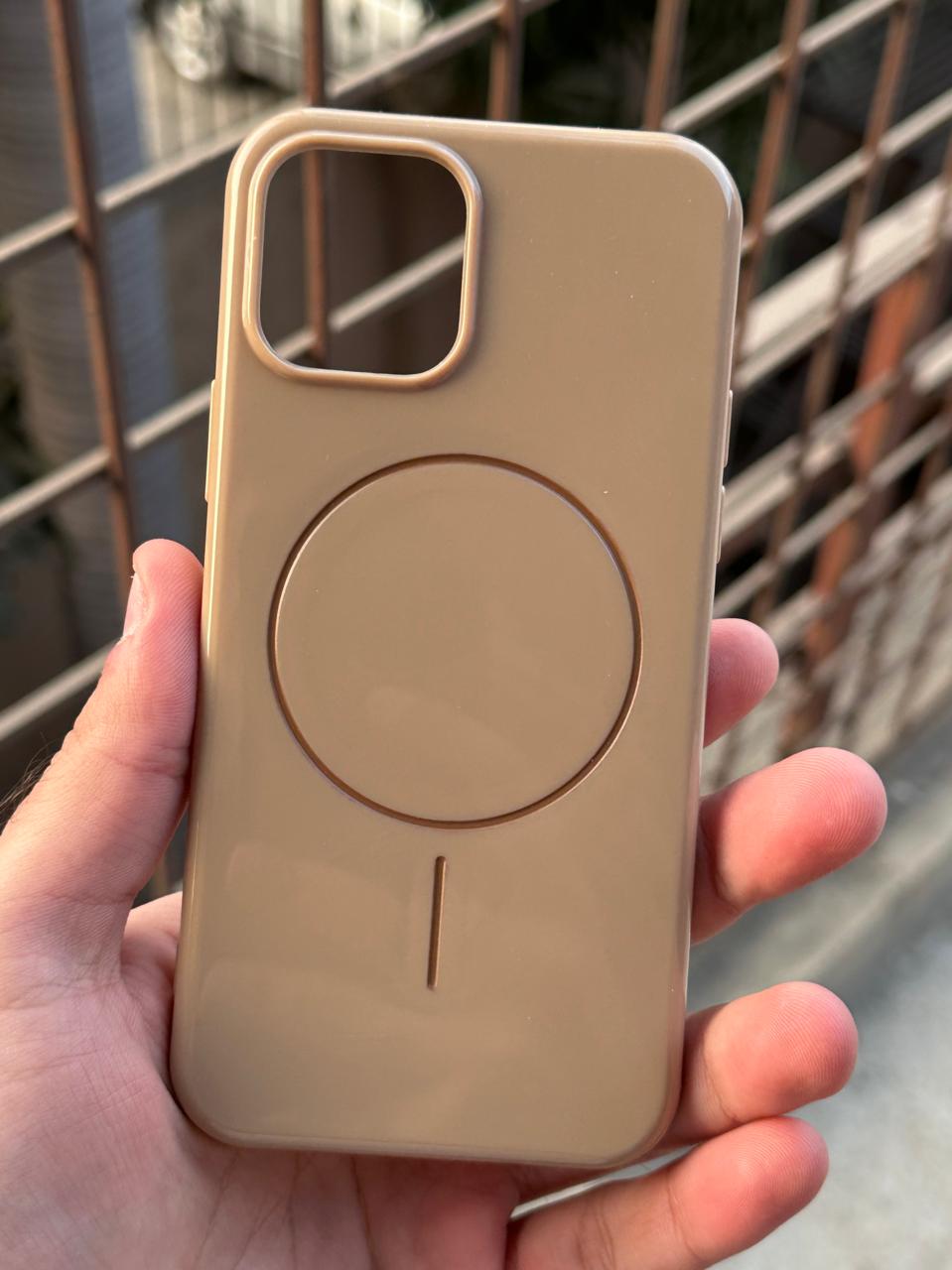 iPhone "12/12 Pro" Beats Premium MagSafe Case - Gold